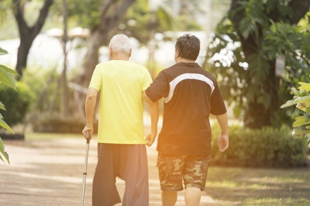 Los cuidadores de personas con Alzheimer pueden olvidarse de su propia salud NOTA